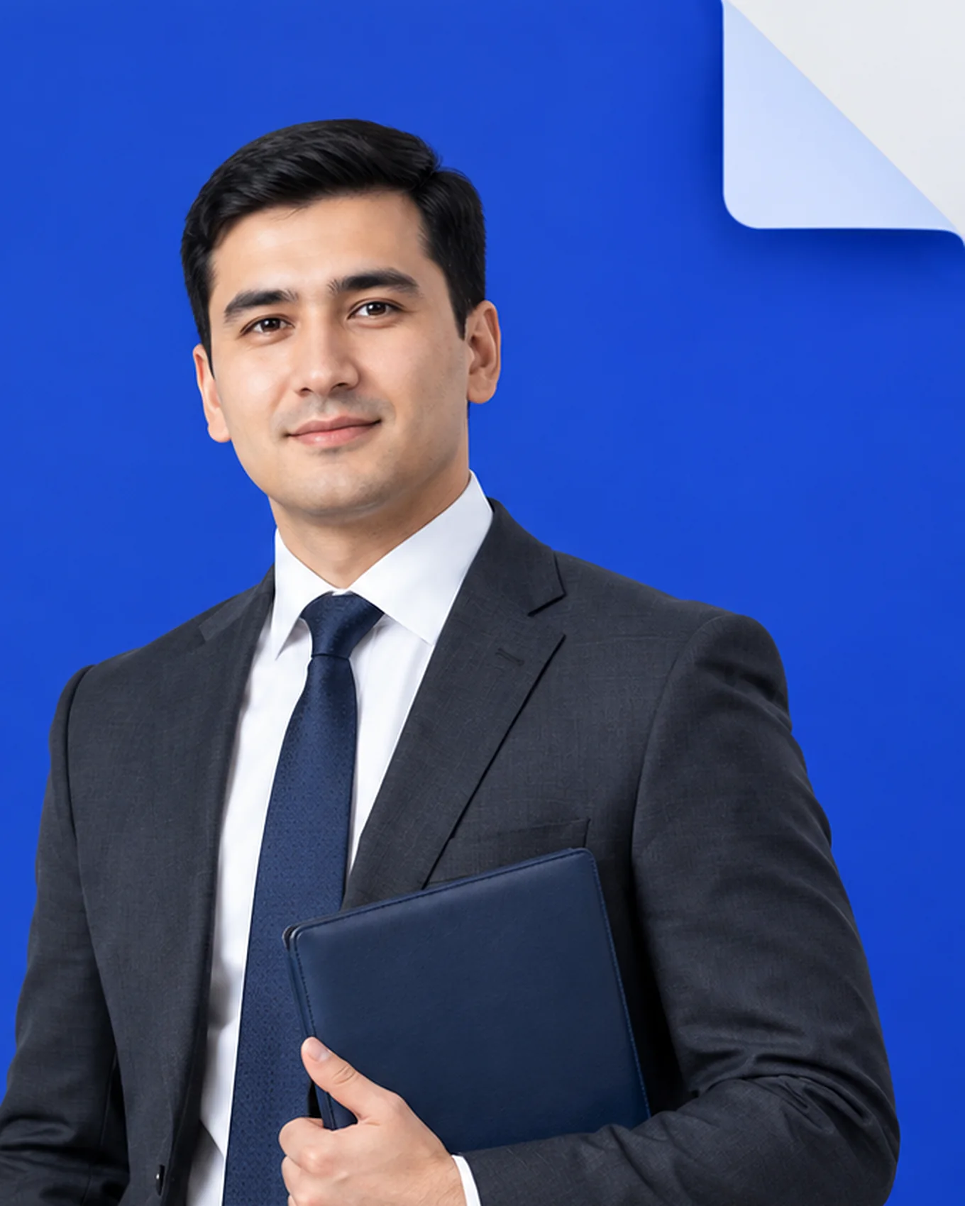 Бухгалтер компании Muhr с папкой документов